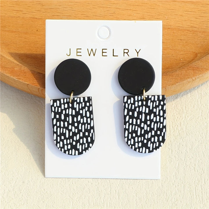 Aretes blanco y negro
