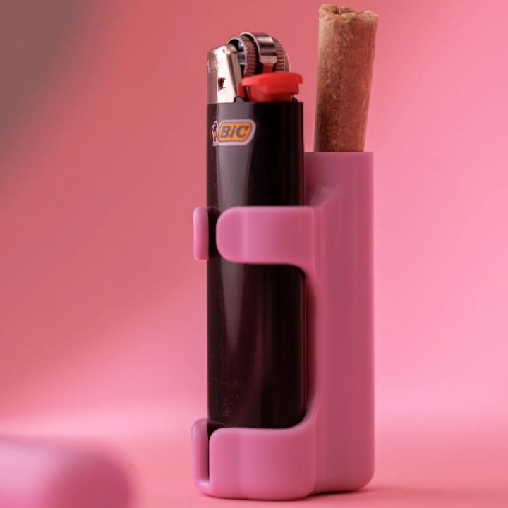 The Clinger, porta encendedor y porro