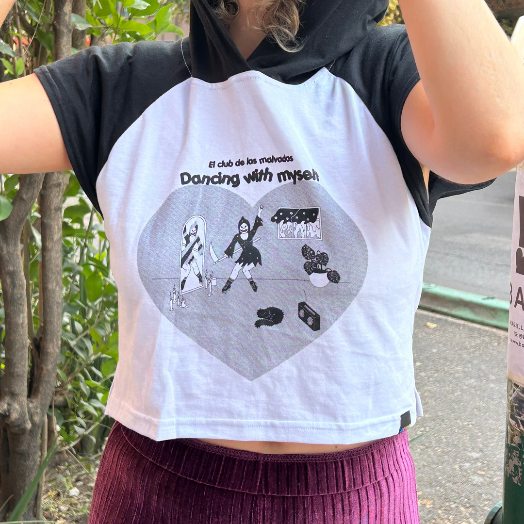 Playera Dancing With Myself El Club de las Malvadas