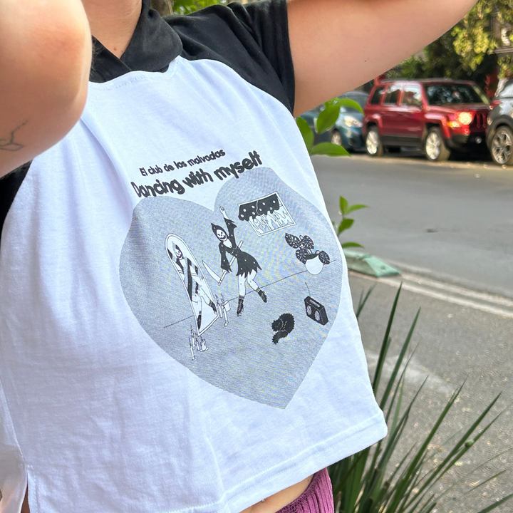 Playera Dancing With Myself El Club de las Malvadas
