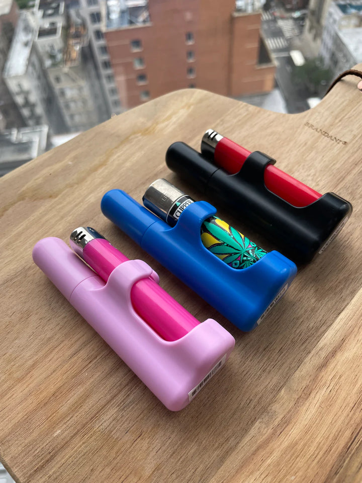 The Clinger, porta encendedor y porro