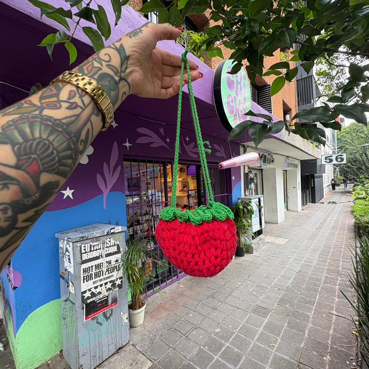 Bolsa Fresa de Crochet convertible