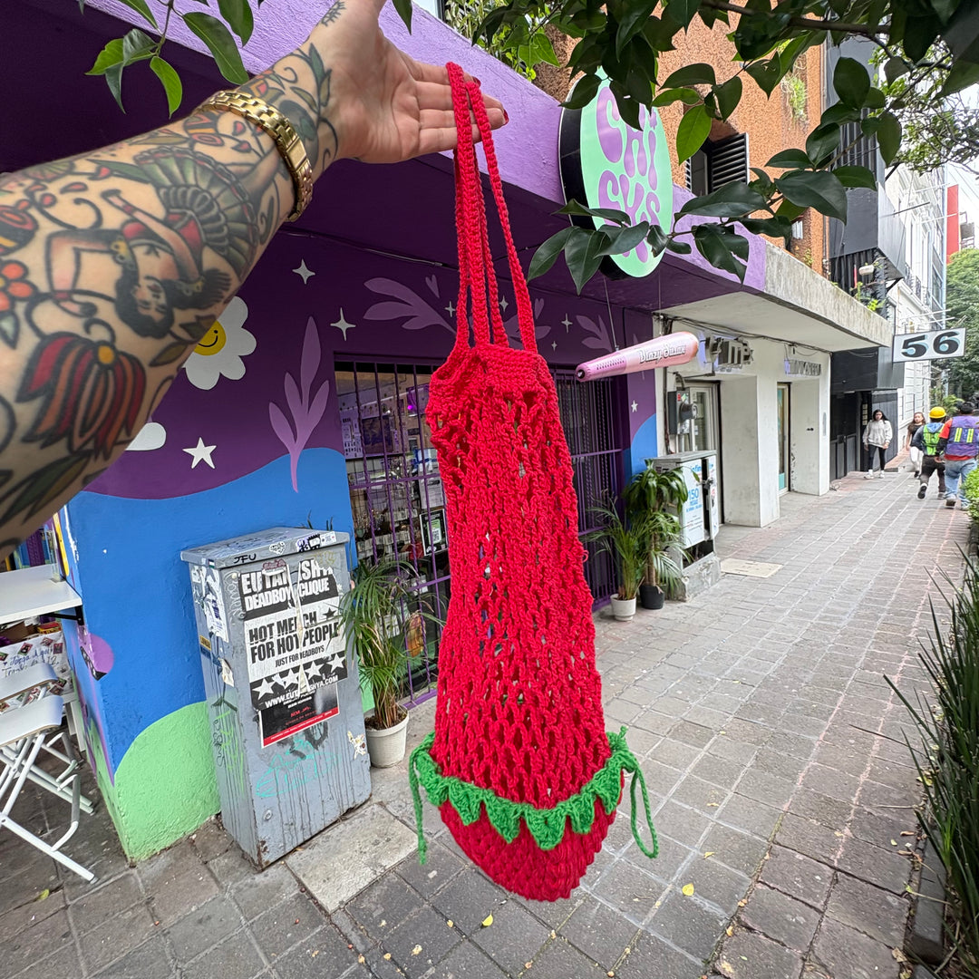 Bolsa Fresa de Crochet convertible