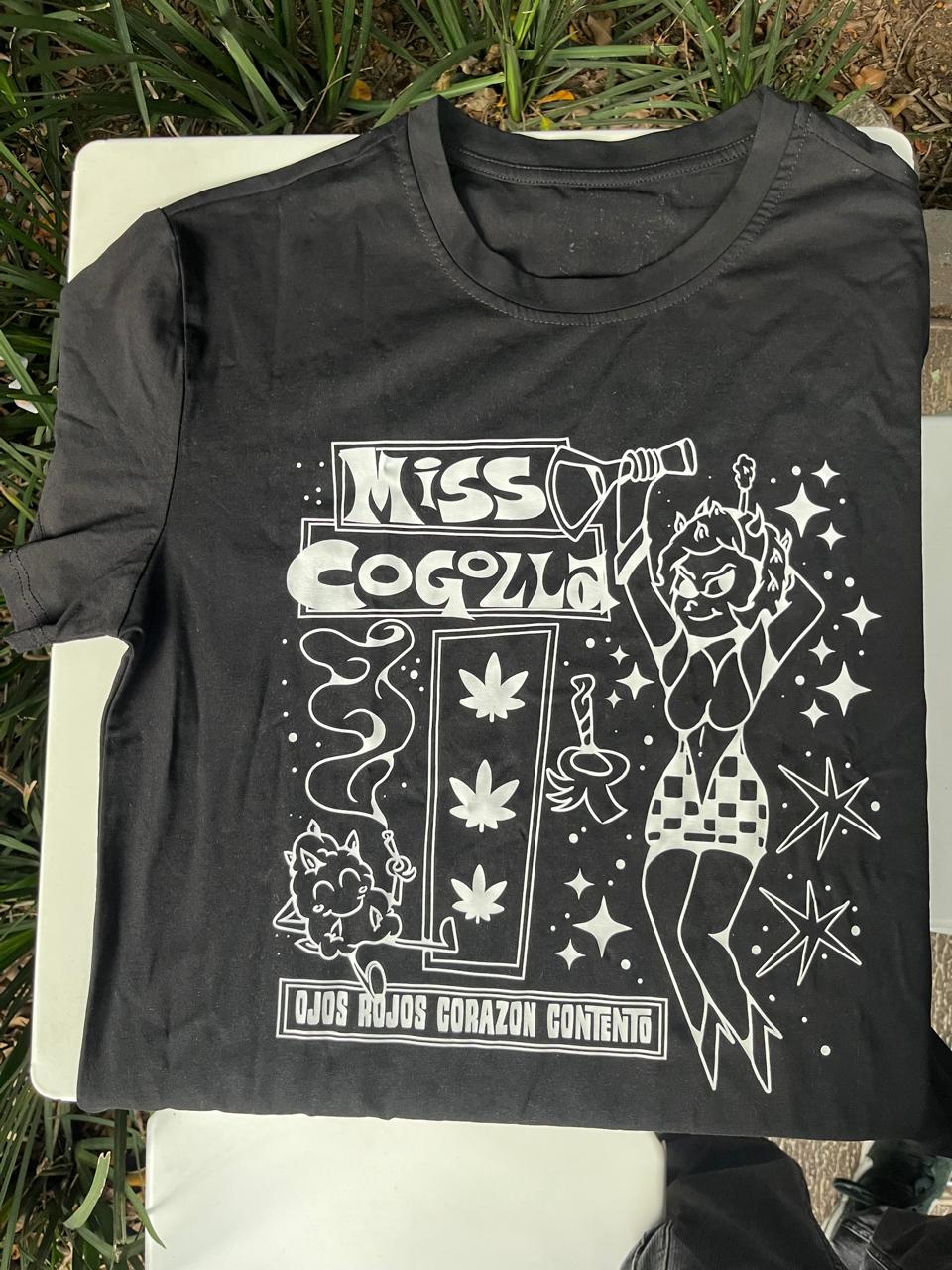 Playera Ojos Rojos Miss Cogolla