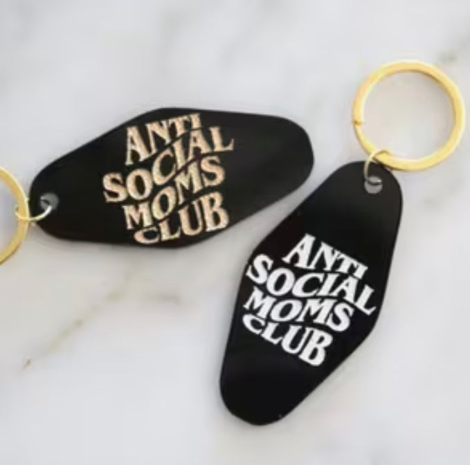 Llavero Anti Social club Mom